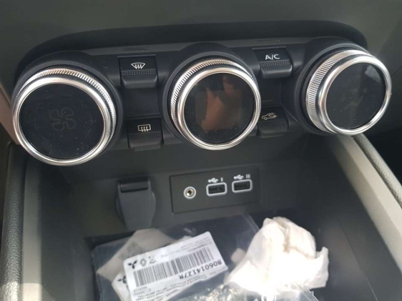 Recambio de mando calefaccion / aire acondicionado para mitsubishi colt 100t motion referencia OEM IAM MQ001038  