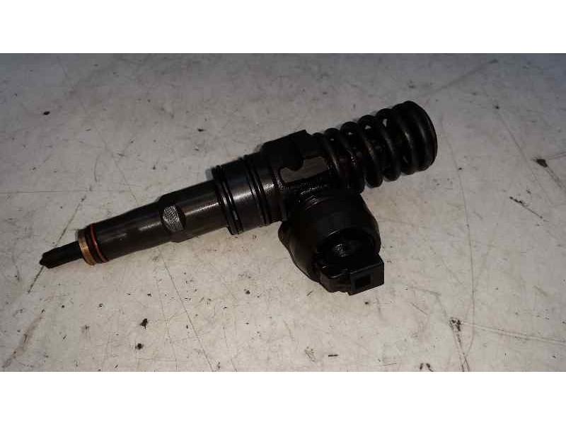 Recambio de inyector para skoda fabia (5j2 ) 1.9 tdi referencia OEM IAM 0414720215 038130073AG BOSCH