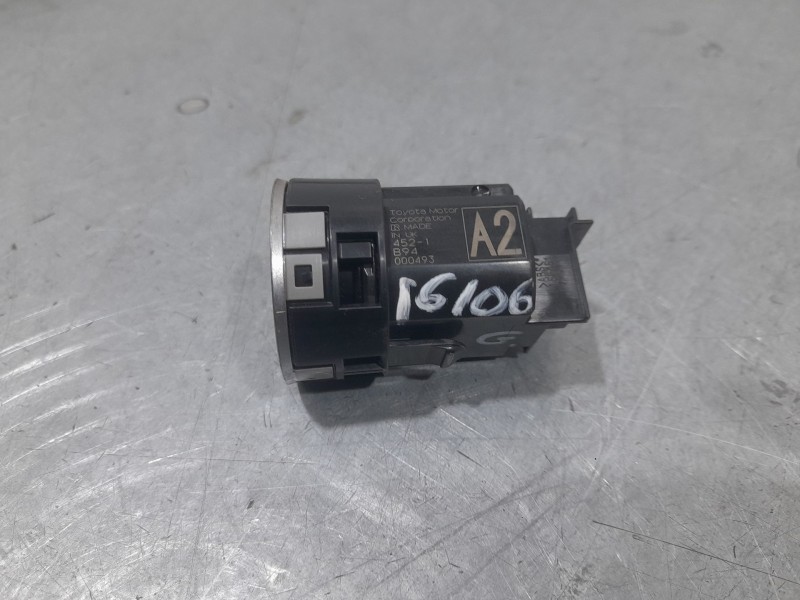 Recambio de boton start/stop para toyota corolla (e21) hybrid active referencia OEM IAM 4521B94000493  