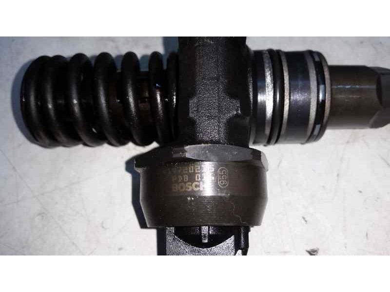Recambio de inyector para skoda fabia (5j2 ) 1.9 tdi referencia OEM IAM 0414720215 038130073AG BOSCH