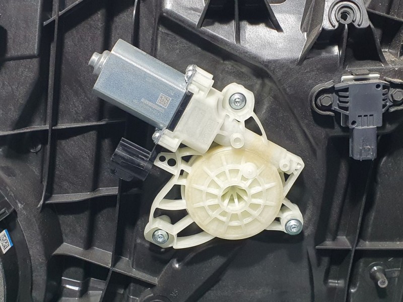 Recambio de elevalunas delantero derecho para ford fiesta (ce1) titanium referencia OEM IAM L1BBA23200CCB  ELECTRICO 2 PINS