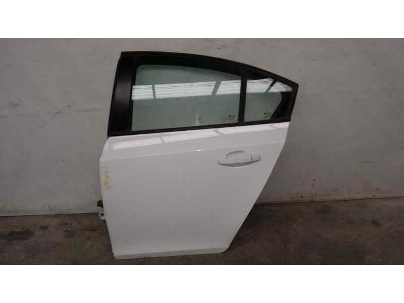 Recambio de puerta trasera izquierda para chevrolet cruze l referencia OEM IAM   