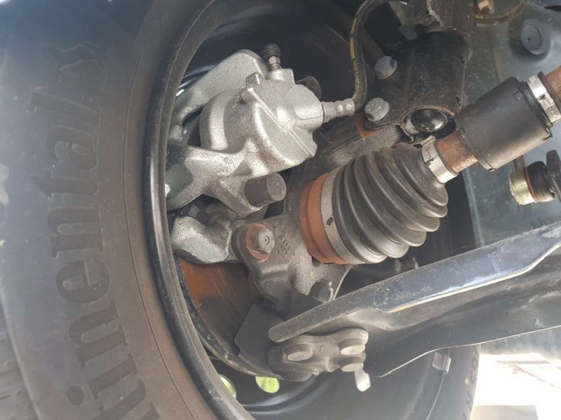 Recambio de mangueta delantera derecha para mitsubishi colt 100t motion referencia OEM IAM MQ006654  