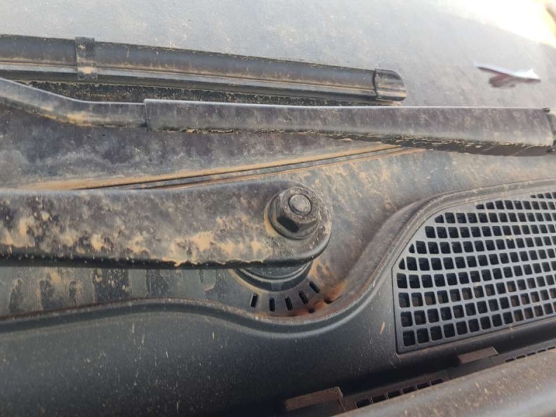 Recambio de motor limpia delantero para mitsubishi colt 100t motion referencia OEM IAM MQ006589  