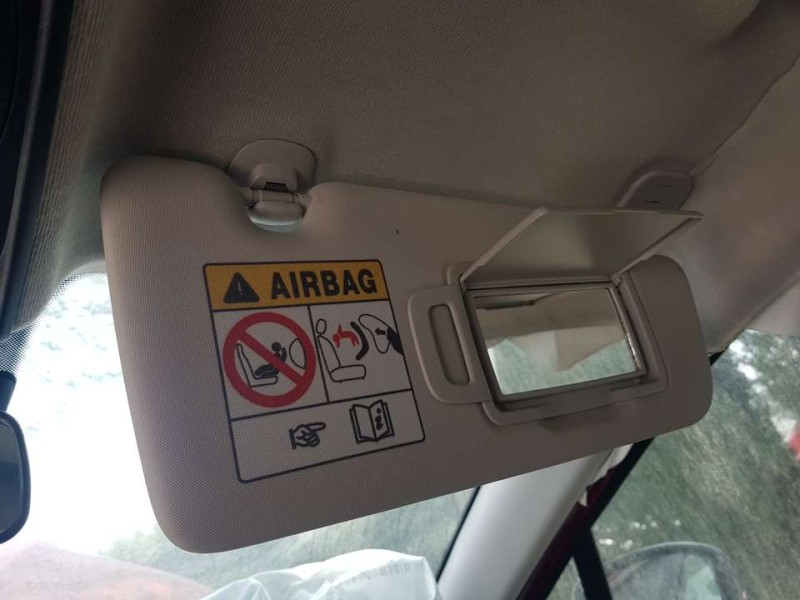 Recambio de parasol derecho para mitsubishi colt 100t motion referencia OEM IAM MQ004244  