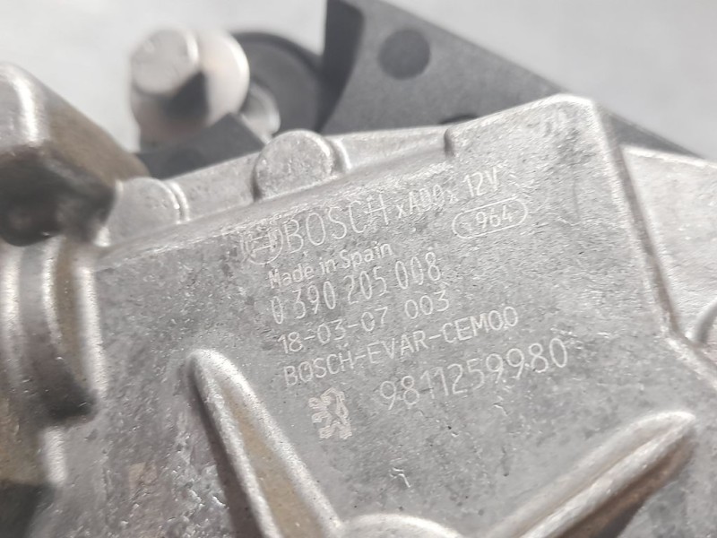 Recambio de motor limpia trasero para peugeot 3008 active referencia OEM IAM 9811259980 0390205008 BOSCH