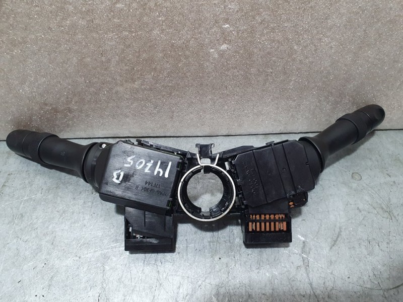 Recambio de mando luces y limpia para toyota auris active referencia OEM IAM 17F609  