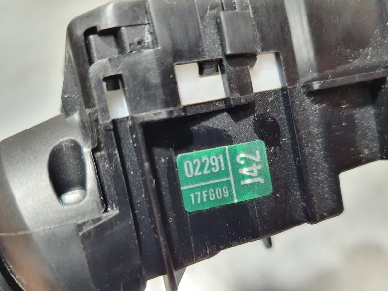 Recambio de mando luces y limpia para toyota auris active referencia OEM IAM 17F609  