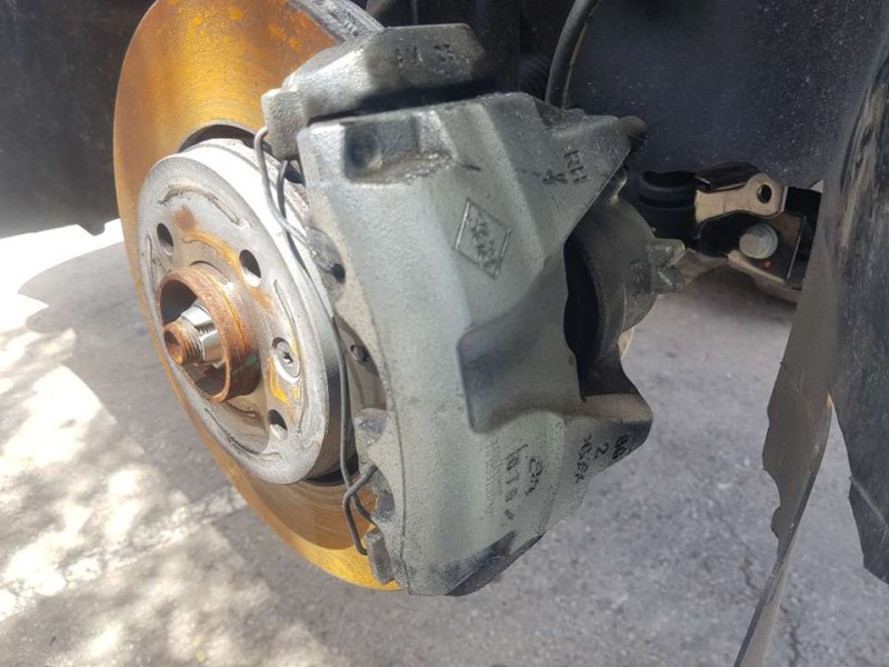 Recambio de pinza freno delantera derecha para mitsubishi colt 100t motion referencia OEM IAM MQ005241  ATE