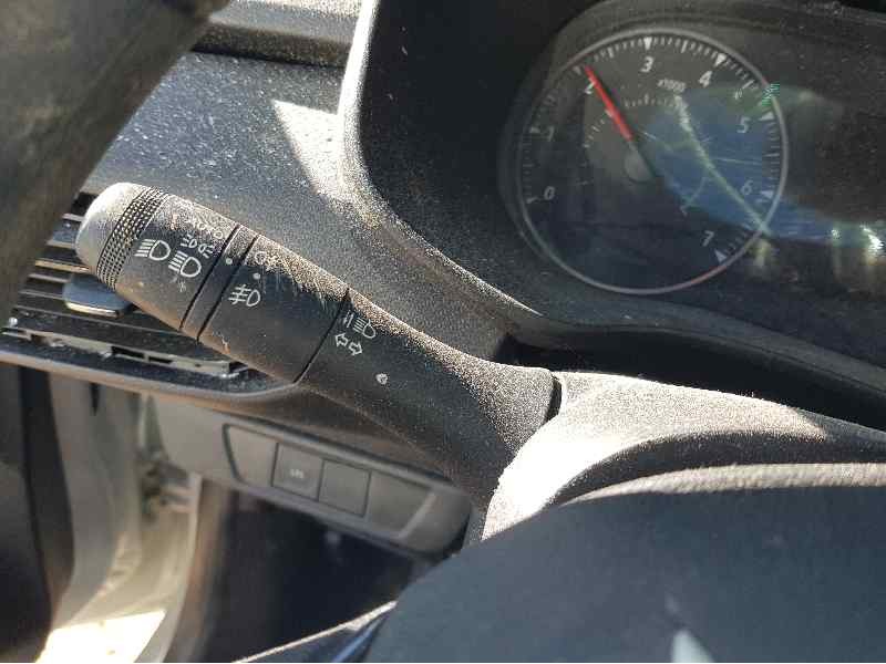 Recambio de mando luces y limpia para dacia sandero essential referencia OEM IAM 255671005R  