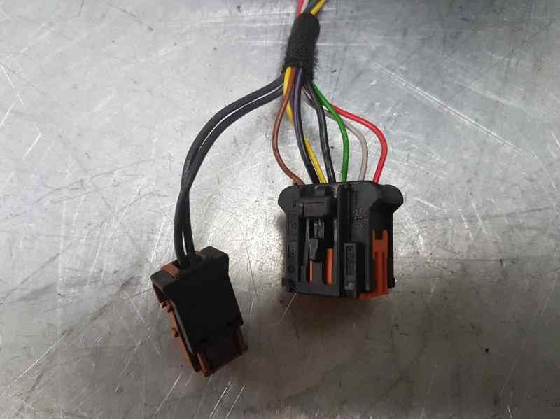 Recambio de retrovisor derecho para peugeot 308 sw access referencia OEM IAM  2 CLAVIJAS, 7 Y 2 CABLES ELECTRICO