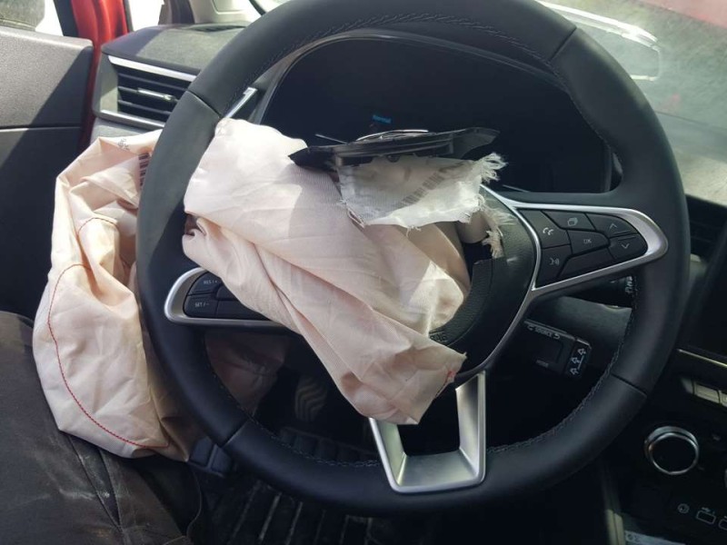 Recambio de volante para mitsubishi colt 100t motion referencia OEM IAM   