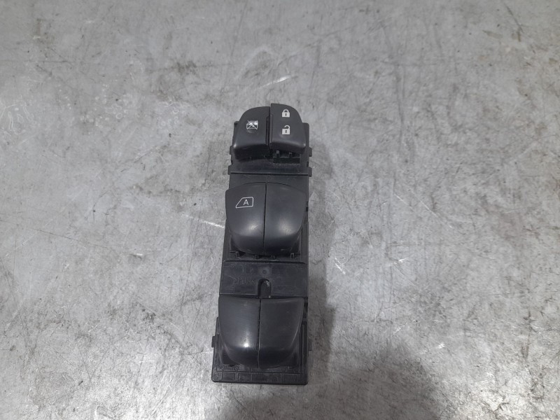 Recambio de mando elevalunas delantero izquierdo para nissan qashqai ii (j11, j11_) 1.2 dig-t referencia OEM IAM PA6GF30  