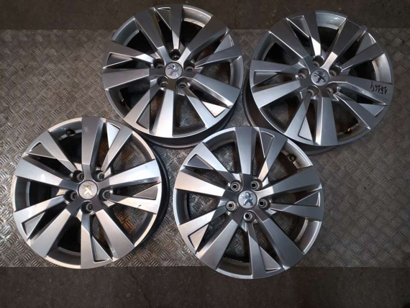 Recambio de juego llantas aluminio para peugeot 3008 active referencia OEM IAM 7X17 5 TORN ET 42 ALUMINIO 