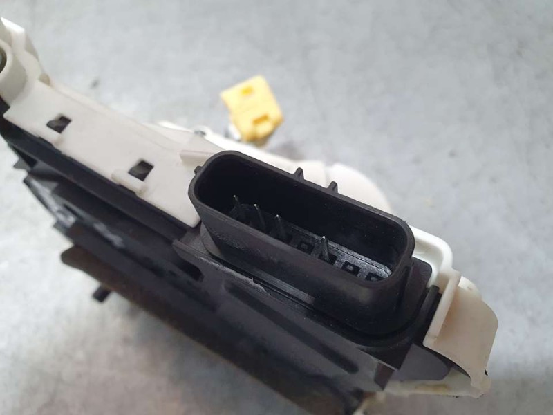 Recambio de cerradura puerta trasera derecha para mg zs 1.5 vti referencia OEM IAM 10845783  4 PINES
