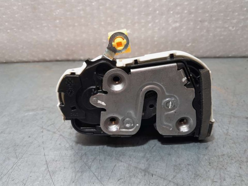 Recambio de cerradura puerta trasera izquierda para mg zs 1.5 vti referencia OEM IAM 10845782  4 PINES