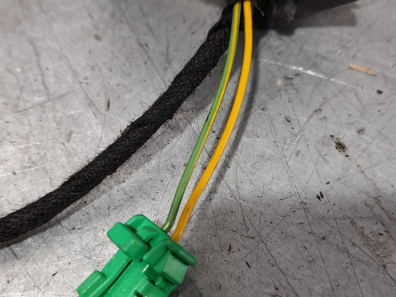 Recambio de retrovisor izquierdo para citroën c4 berlina collection referencia OEM IAM 8149YP  ELCTRONICO 3 Y 2 CABLES