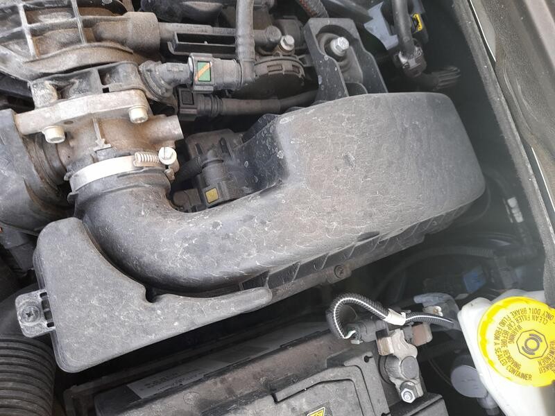 Recambio de carcasa filtro aire para citroën c3 iii (sx) 1.2 vti 82 referencia OEM IAM 1420V1  