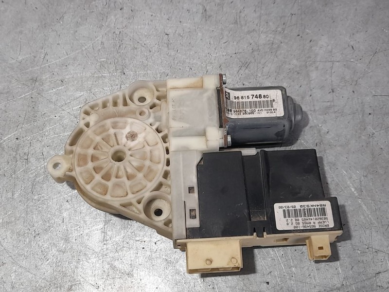 Recambio de motor elevalunas delantero derecho para citroën c4 berlina exclusive referencia OEM IAM 9681574880 964876100 BROSE
