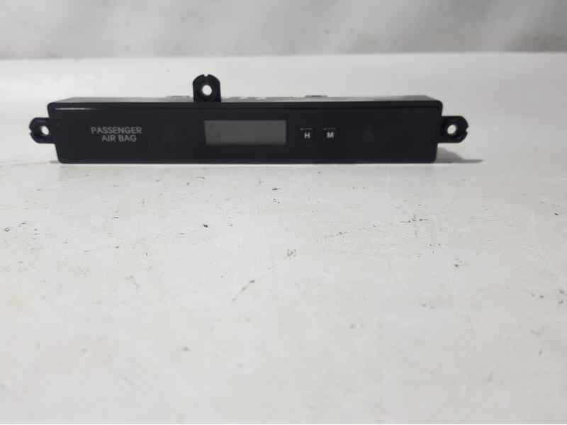 Recambio de pantalla multifuncion para kia sorento concept 2wd referencia OEM IAM 945102P100  