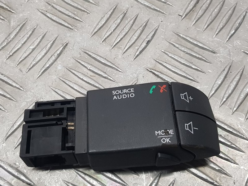 Recambio de mando radio para renault trafic furgón l1h1 2,9t referencia OEM IAM 255522448R  