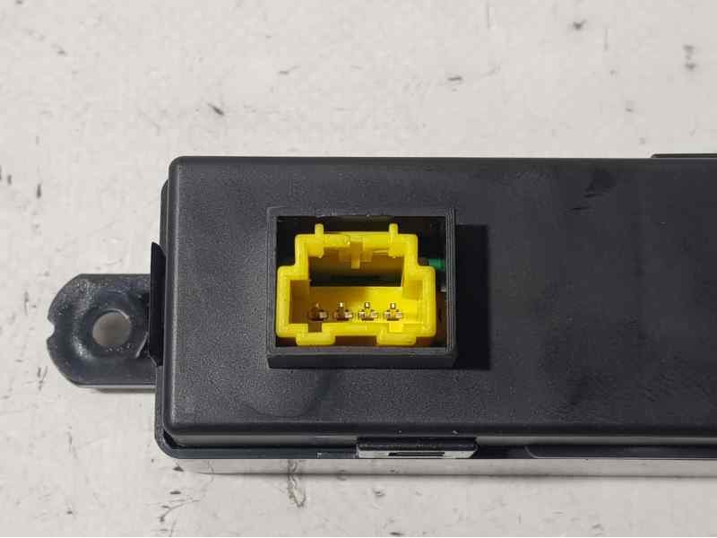 Recambio de pantalla multifuncion para kia sorento concept 2wd referencia OEM IAM 945102P100  