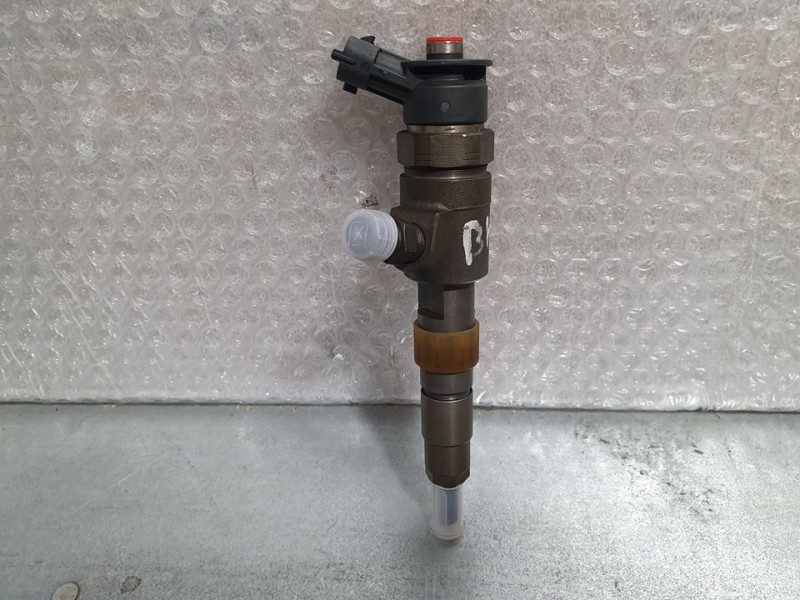 Recambio de inyector para citroën c3 1.6 blue-hdi fap referencia OEM IAM 027766 0445110566 BOSCH