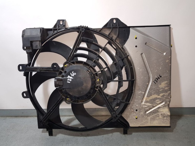 Recambio de electroventilador para peugeot 208 allure referencia OEM IAM 9801666680 GMV140 VALEO