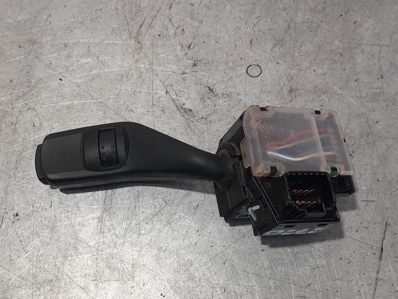 Recambio de mando limpia para ford kuga (cbv) trend referencia OEM IAM 17D940  