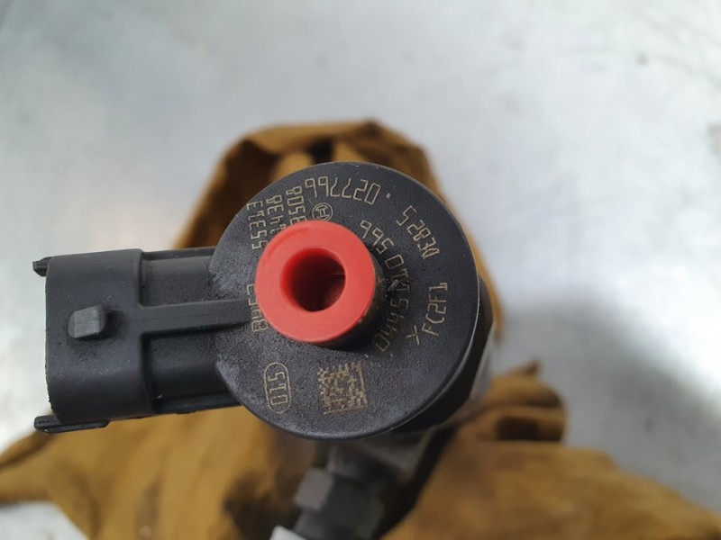 Recambio de inyector para citroën c3 1.6 blue-hdi fap referencia OEM IAM 027766 0445110566 BOSCH