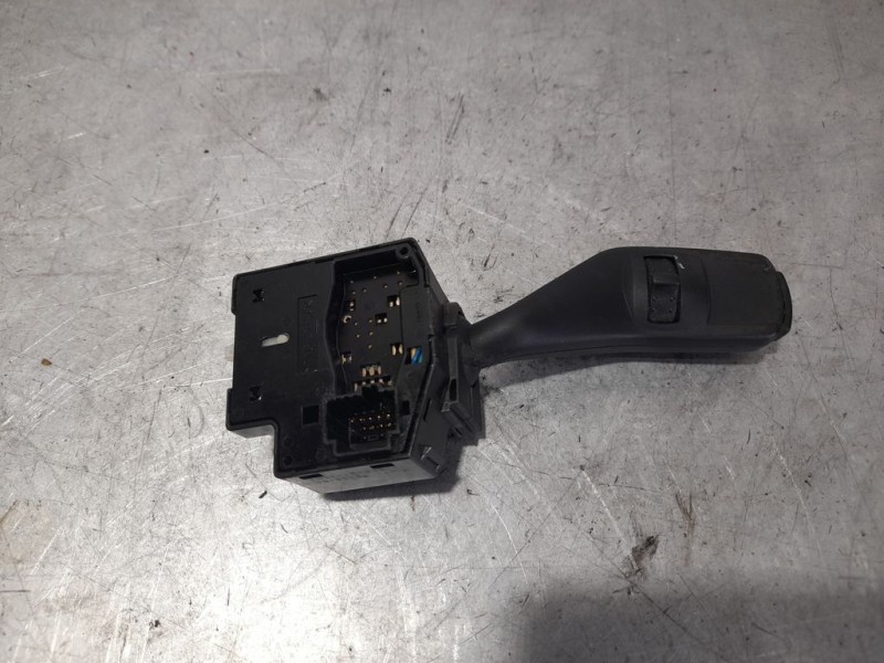Recambio de mando intermitentes para ford kuga (cbv) trend referencia OEM IAM 17D9402  