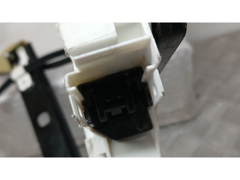 Recambio de elevalunas delantero izquierdo para audi a1 sportback (8xa, 8xf) 1.6 tdi referencia OEM IAM 8X4837461 BROSE 2 PINS E