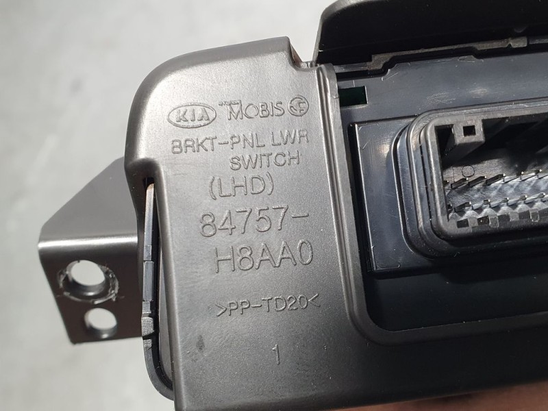 Recambio de mando multifuncion para kia stonic (ybcuv) drive referencia OEM IAM 84757H8AA0  REGULACION ALTURA FAROS
