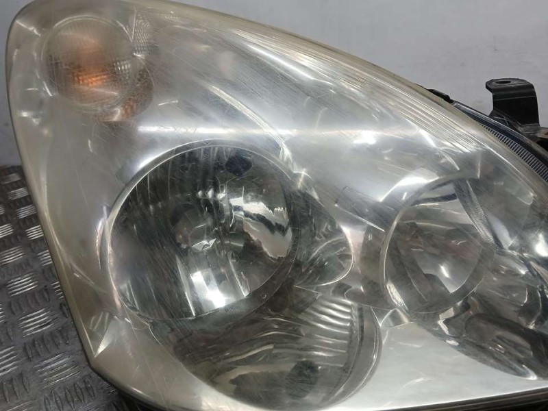 Recambio de faro derecho para toyota corolla verso (r1) 1.8 luna referencia OEM IAM 811300F010  PULIR