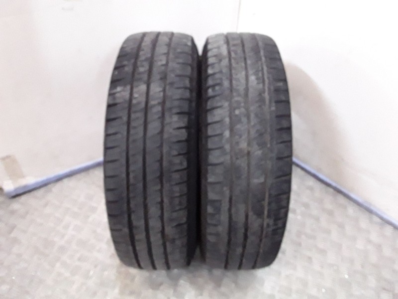 Recambio de neumatico pareja para neumaticos reutilizados - referencia OEM IAM 2157015C-109-107S MICHELIN 215/70/15C-109-107S