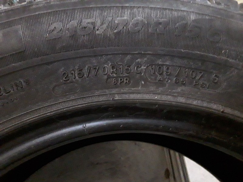 Recambio de neumatico pareja para neumaticos reutilizados - referencia OEM IAM 2157015C-109-107S MICHELIN 215/70/15C-109-107S