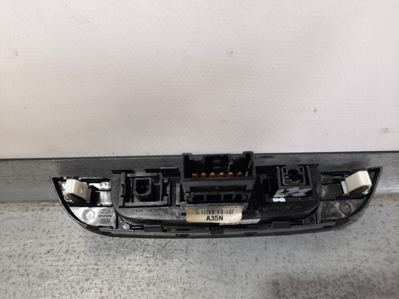 Recambio de warning para hyundai ix35 classic 2wd referencia OEM IAM 937902S000  