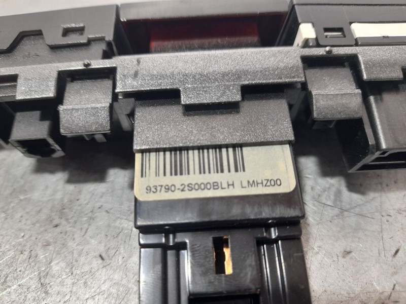 Recambio de warning para hyundai ix35 classic 2wd referencia OEM IAM 937902S000  