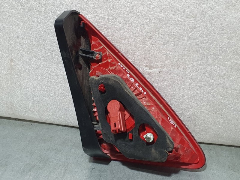 Recambio de piloto trasero derecho para peugeot 3008 style referencia OEM IAM 9683460980 26030204 INTERIOR