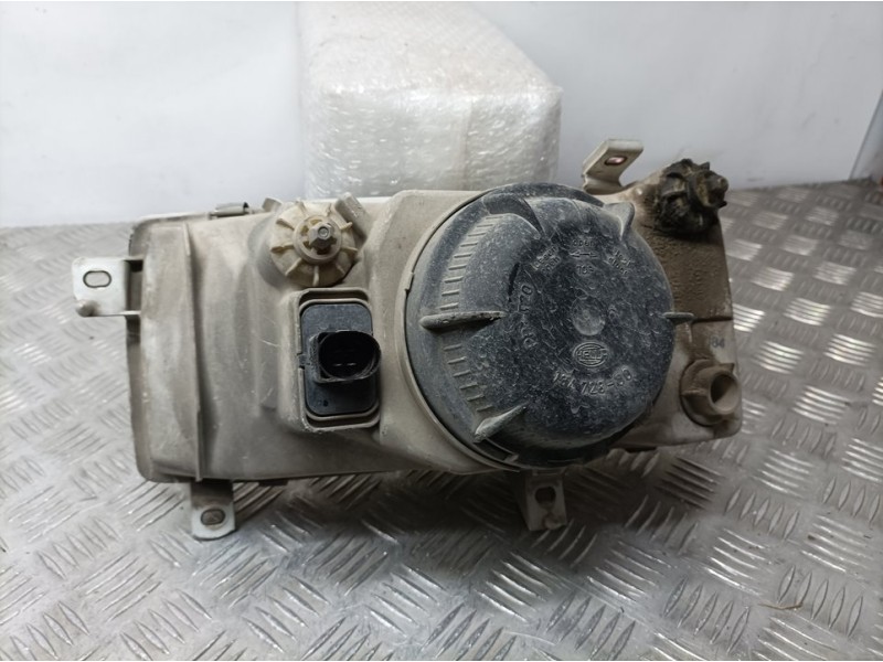 Recambio de faro derecho para volkswagen vento (1h2) cl referencia OEM IAM 302139052  HELLA