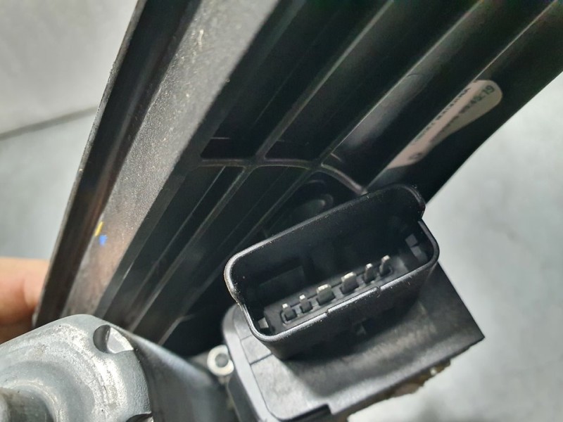 Recambio de elevalunas trasero derecho para peugeot 3008 allure referencia OEM IAM 9830388880  6 PINES