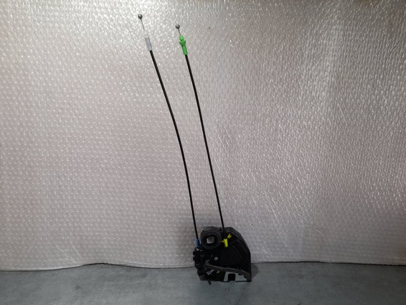 Recambio de cerradura puerta trasera derecha para toyota auris active referencia OEM IAM 6905005050  