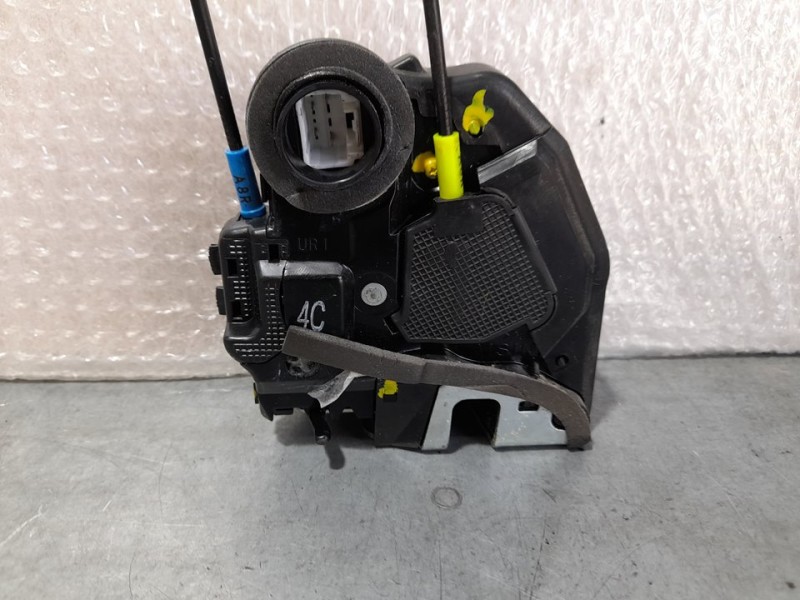 Recambio de cerradura puerta trasera derecha para toyota auris active referencia OEM IAM 6905005050  