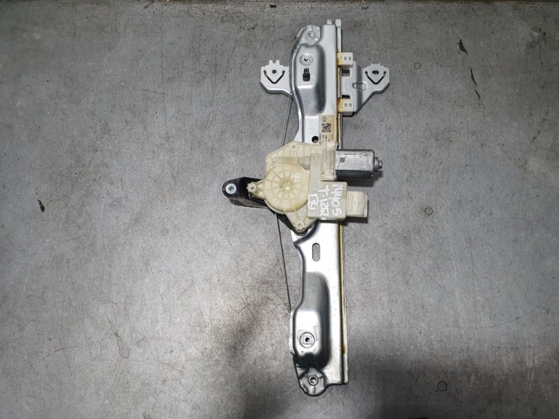 Recambio de elevalunas trasero derecho para nissan qashqai (j11) acenta referencia OEM IAM 82700HV00C C88540402 ELECTRICO 6 PINS