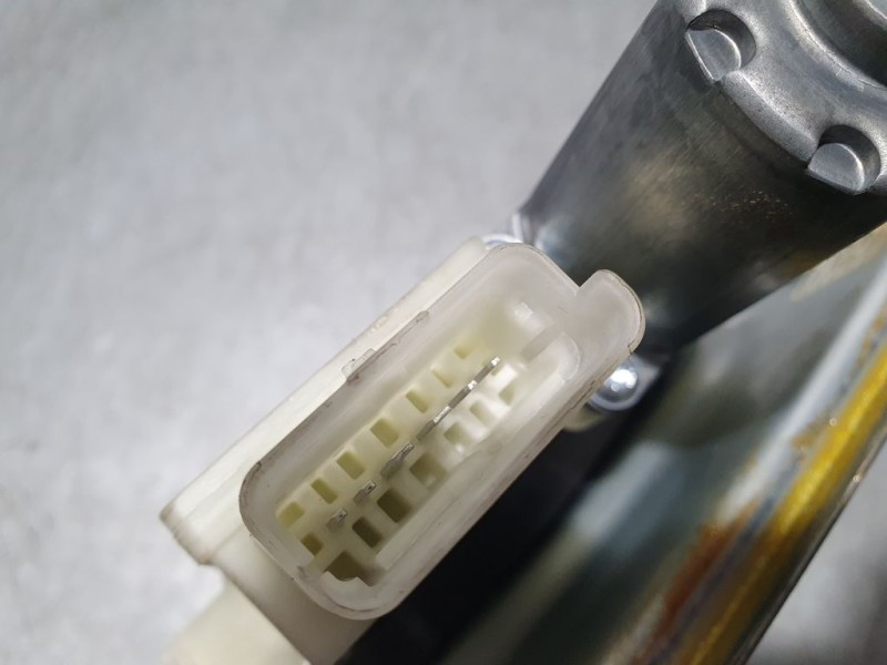 Recambio de elevalunas trasero derecho para nissan qashqai (j11) acenta referencia OEM IAM 82700HV00C C88540402 ELECTRICO 6 PINS