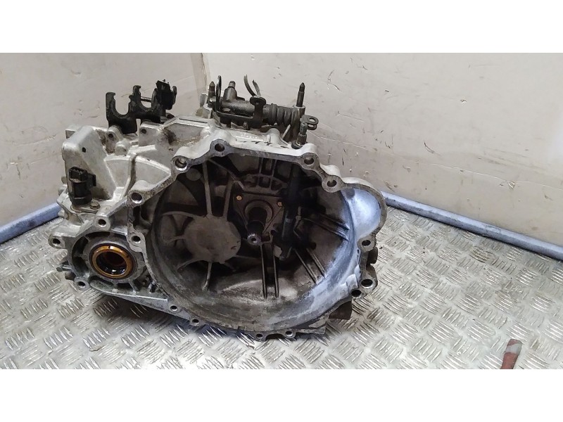 Recambio de caja cambios para kia cerato i sedán (ld) 2.0 crdi referencia OEM IAM 4300039750 5VELOCIDADES 