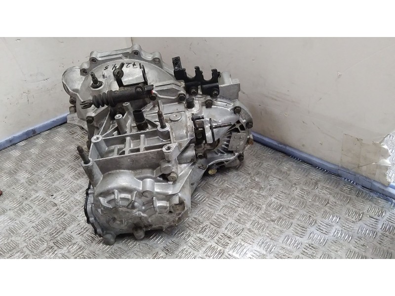 Recambio de caja cambios para kia cerato i sedán (ld) 2.0 crdi referencia OEM IAM 4300039750 5VELOCIDADES 
