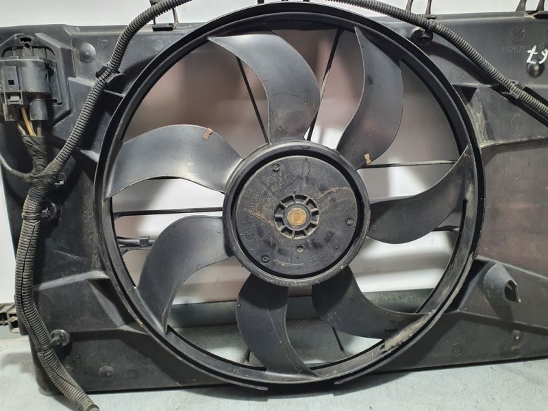 Recambio de electroventilador para opel zafira tourer edition referencia OEM IAM 16457023 0130307203 BOSCH