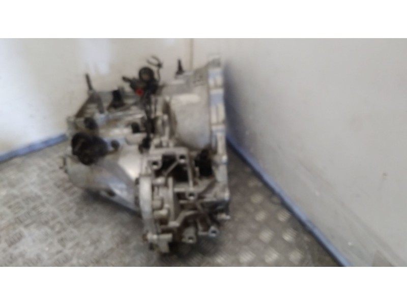 Recambio de caja cambios para kia cerato i sedán (ld) 2.0 crdi referencia OEM IAM 4300039750 5VELOCIDADES 