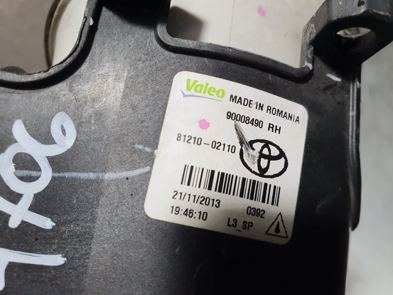 Recambio de faro antiniebla derecho para toyota auris active referencia OEM IAM 8121002110 90008490 VALEO
